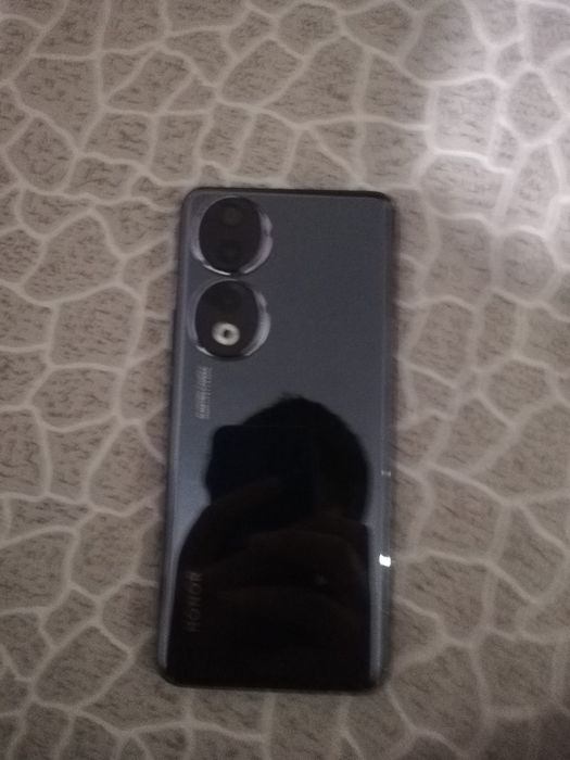 Honor 90 merge foarte bine  și schimb cu iPhone