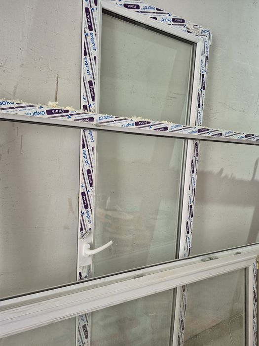 Продам оконную  раму с дверью