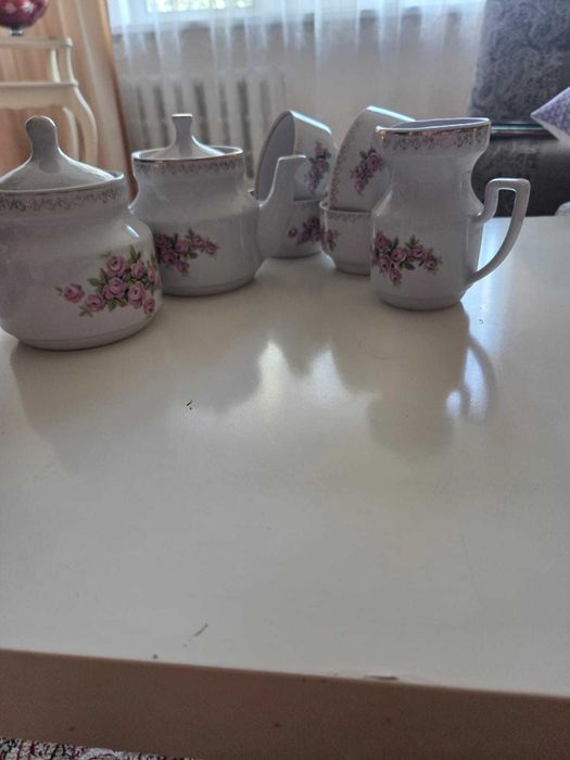 Продам фарфоровый чайный сервиз