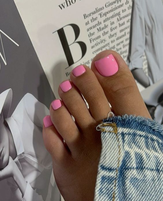 Услуги маникюра , педикюра