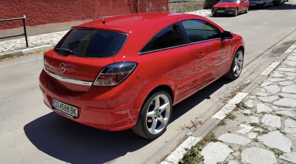 Продавам Opel Astra GTC 1,7