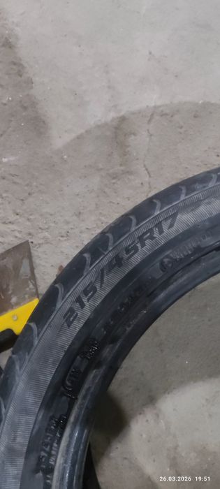 215 45 R17 balon sotiladi 2ta