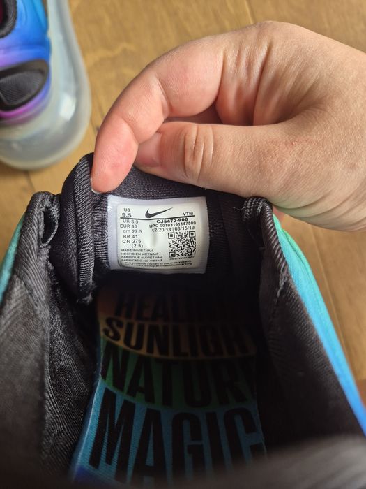 NIKE AIR MAX 720 BETRUE
Black/ Team