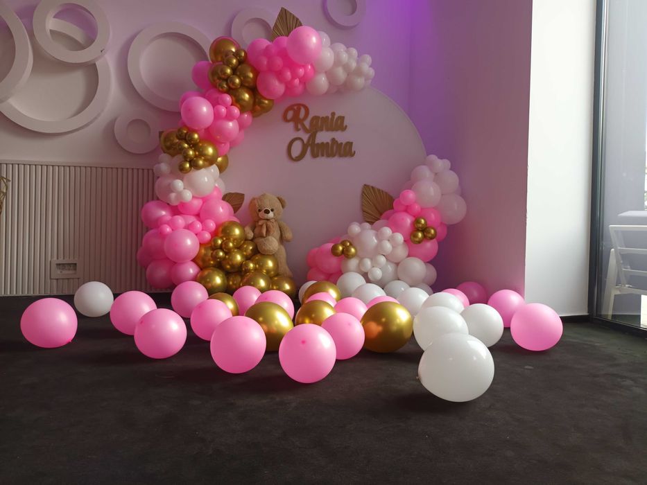 Aranjamente baloane aniversare Photocorner botez Decor cristelnita