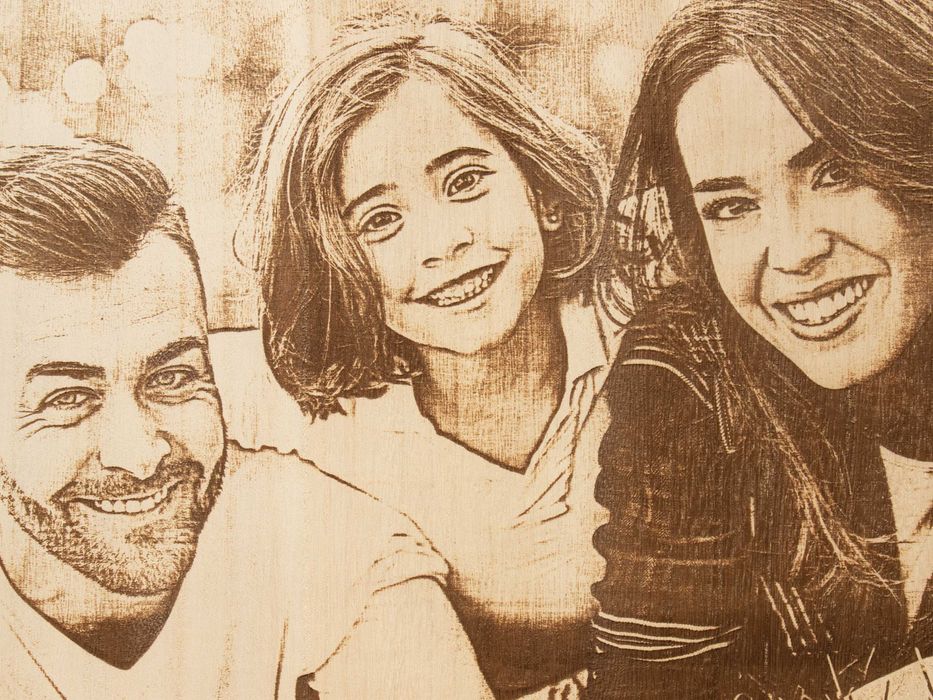 Гравирана снимка върху дърво 40х30см, Подарък за Рожден ден, Имен Ден