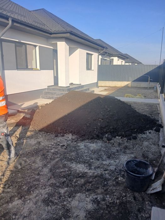 Pamant negru vegetal pt gazon gradina solar