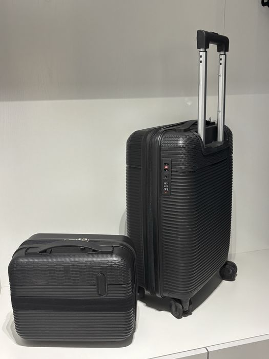 Продам чемодан в отличном состоянии