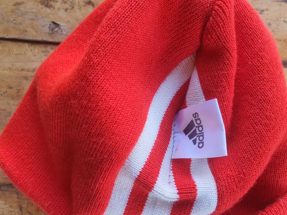 Caciula de dama, marca Adidas portocalie