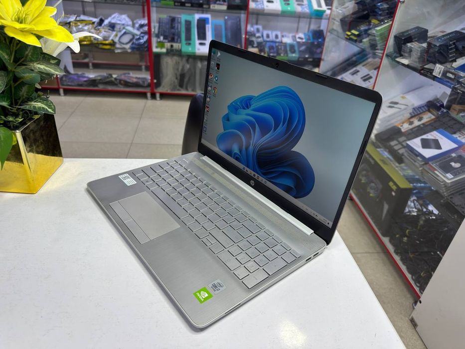 HP Pavilion core i7-1065G7 DDR4 8/256 SSD MX330-2GB videokartasi bor