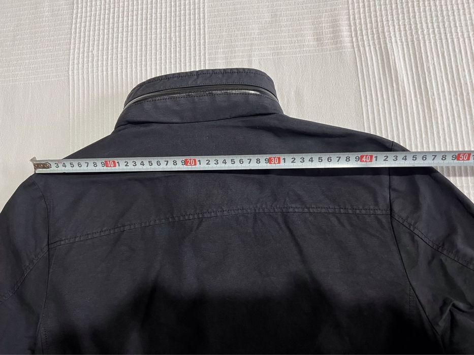 Продавам мъжко / юношеско яке на марката Victorinox