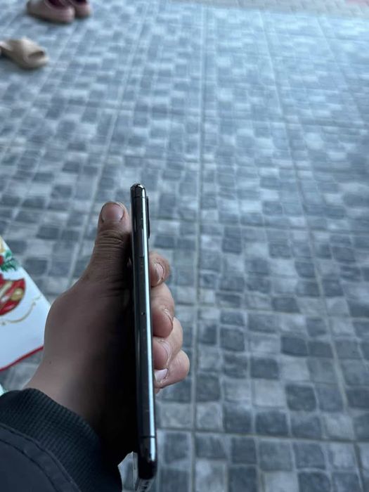 Vand iphone xs pret 500lei ,defectele se vad in poza