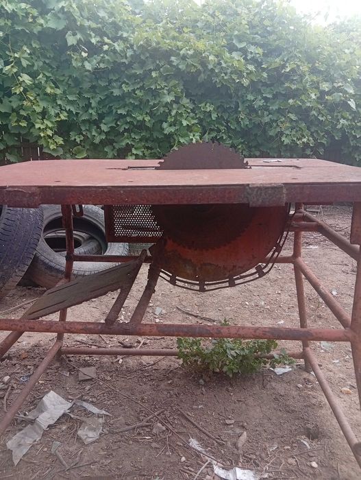 Masă circular fără motor