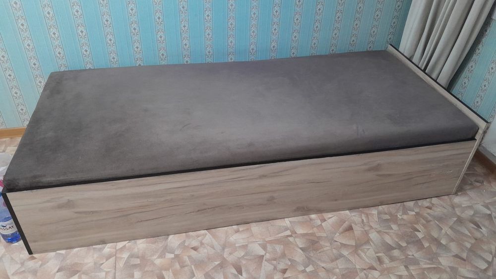 Продам кровать с матрасом
