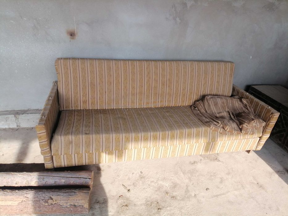 Старые диван 10 тысяч