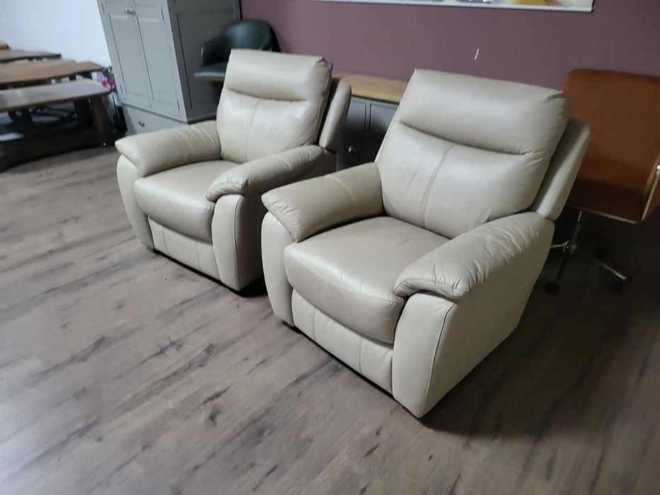 Комплект кремави кожени фотьойли - 2 броя