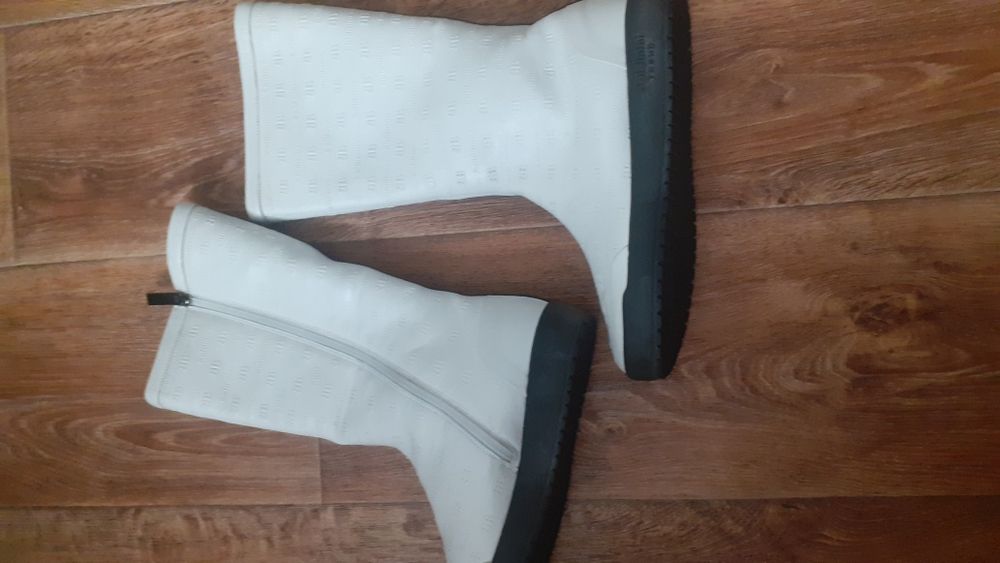 Продам сапоги женские