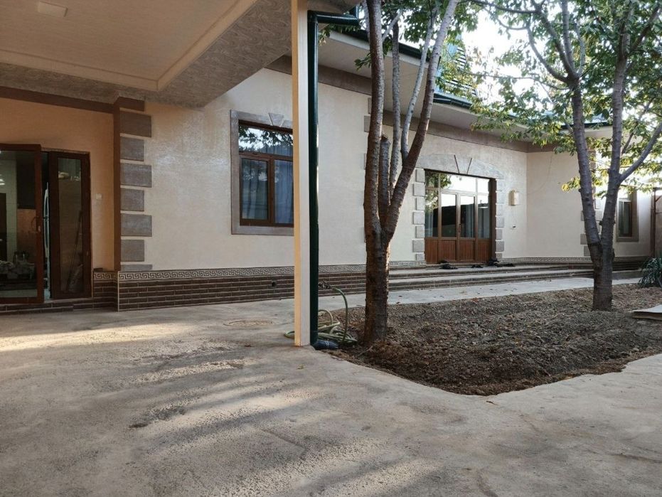 Oltin Tepada 5 sotix 5 xona Uy Sotiladi ! Hovli / Uchastka