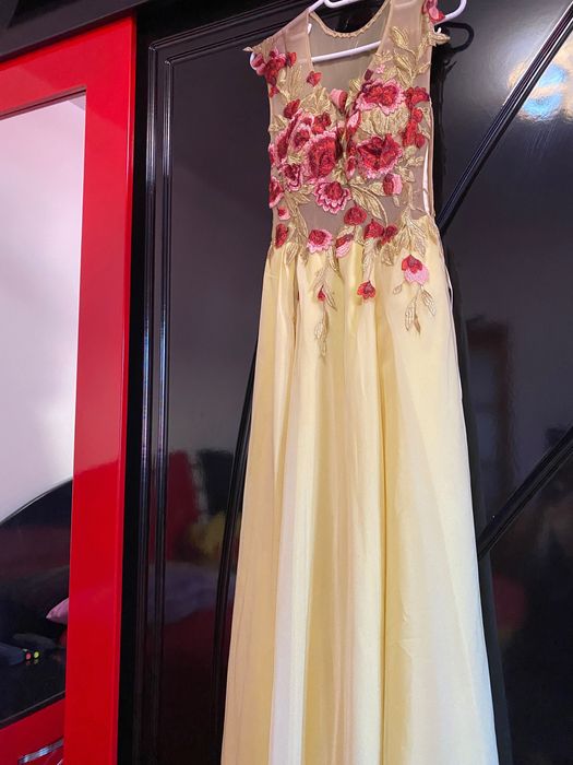 Vand rochie elegantă.