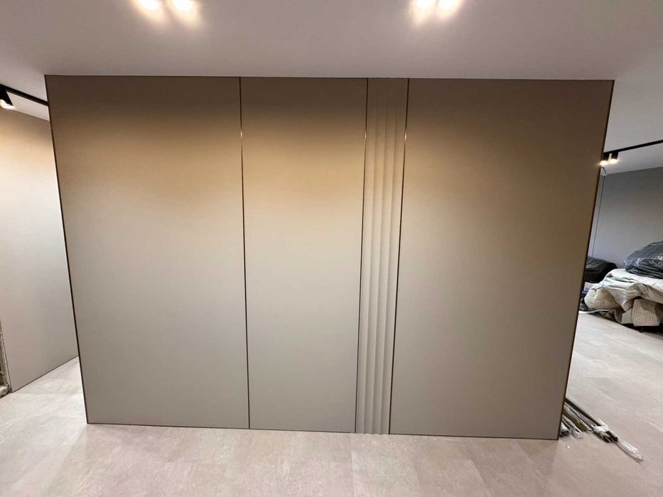 Монтаж на интериорни панели