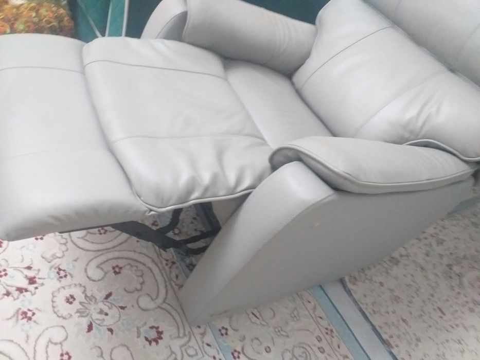 Новое кресло-качалка кожаная.в