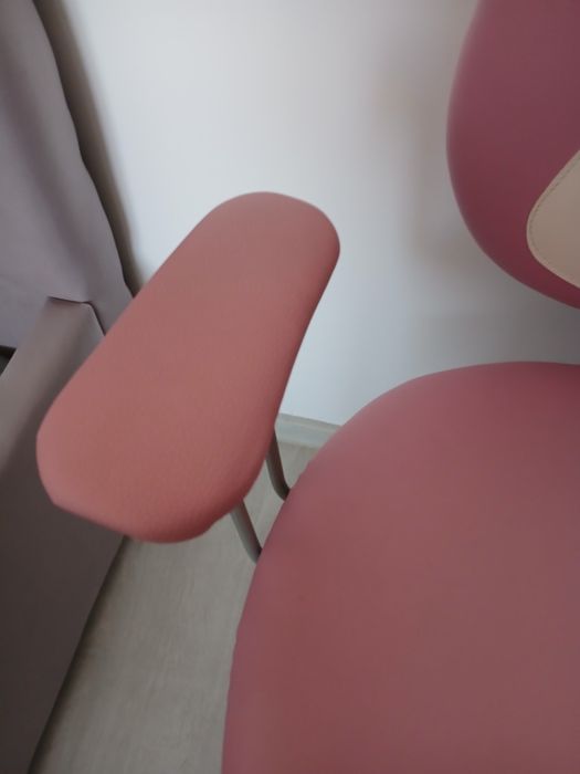 Vând scaun de birou Kitty roz copii