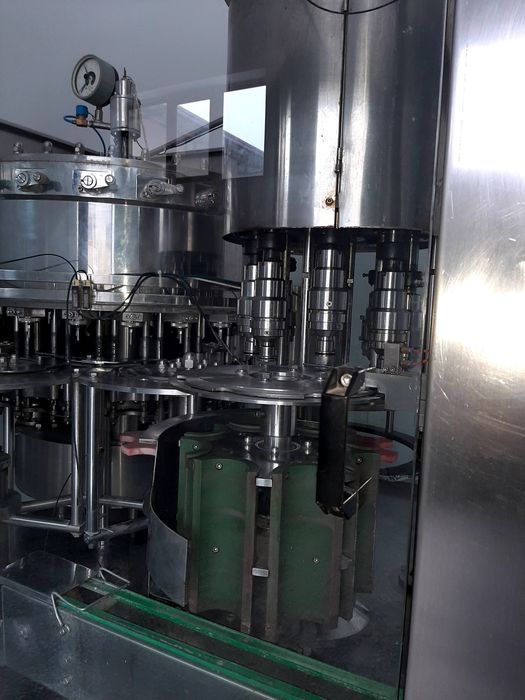 Розлив машина монаблок.