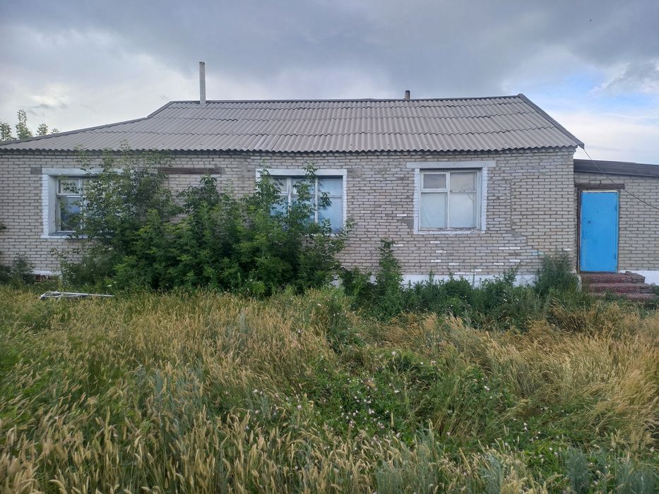 Продам дом в поселке Семилетка