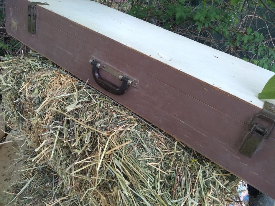 Стар голям дървен куфар