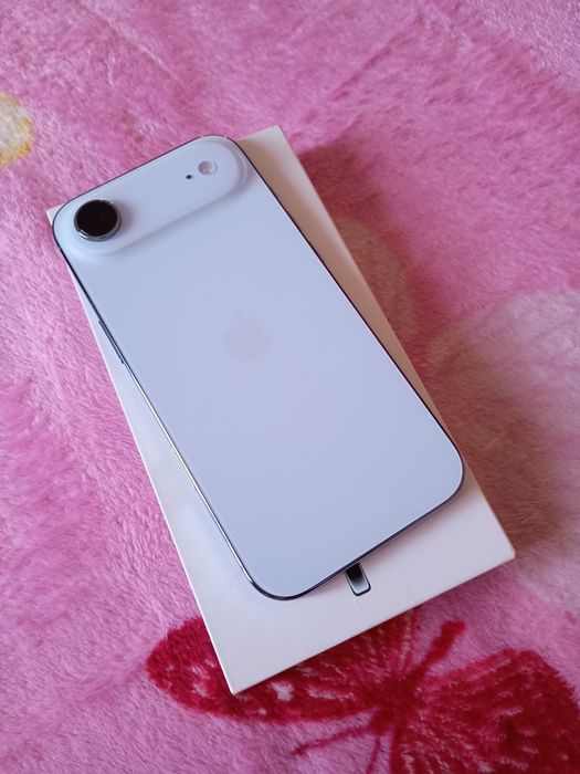 Vând iPhone 17 Air