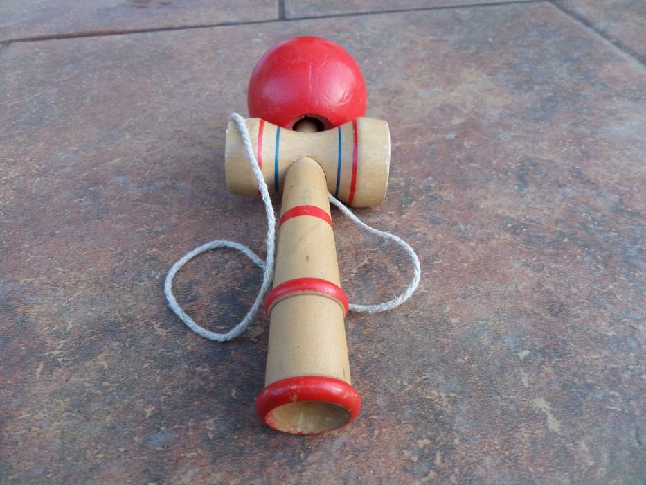 Kendama cu fir de rezerva