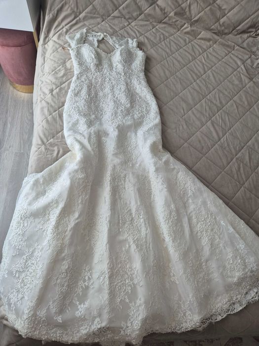 Rochie de mireasa batuta in pietre