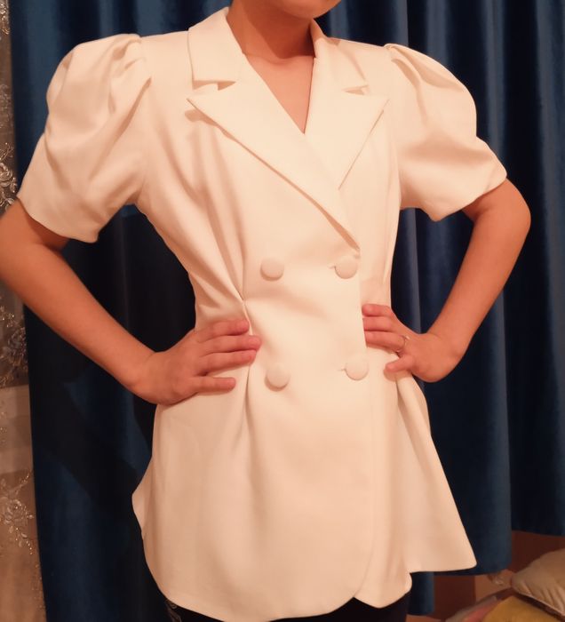 Белый костюм.Цена:8000тг