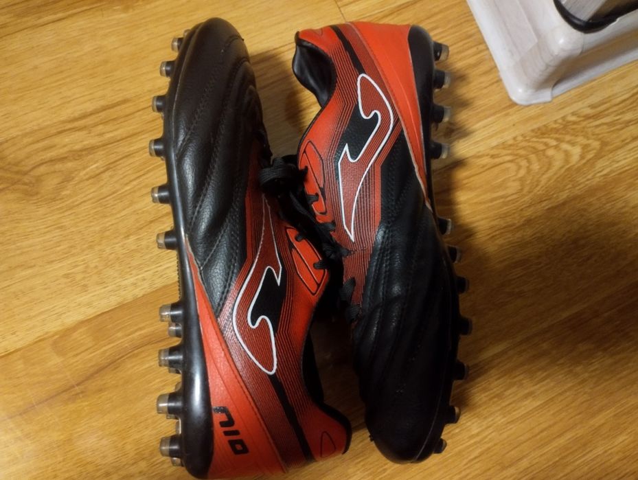 Футбольные кросовки