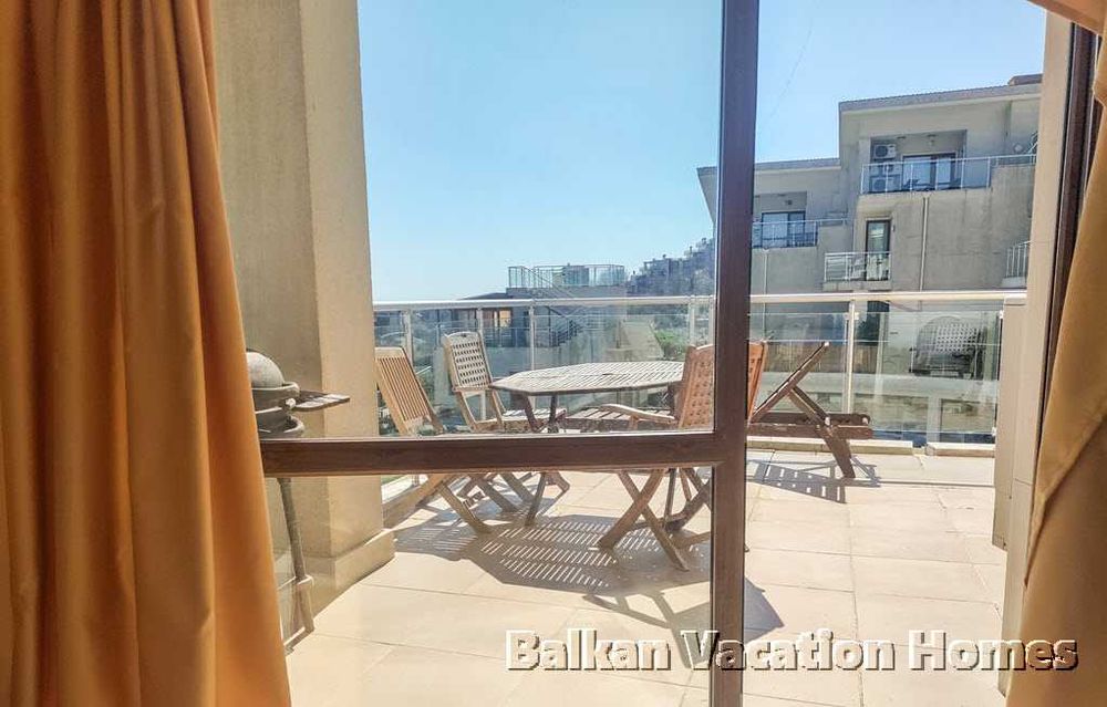 Триетажна къща близо до плажа в Бяла