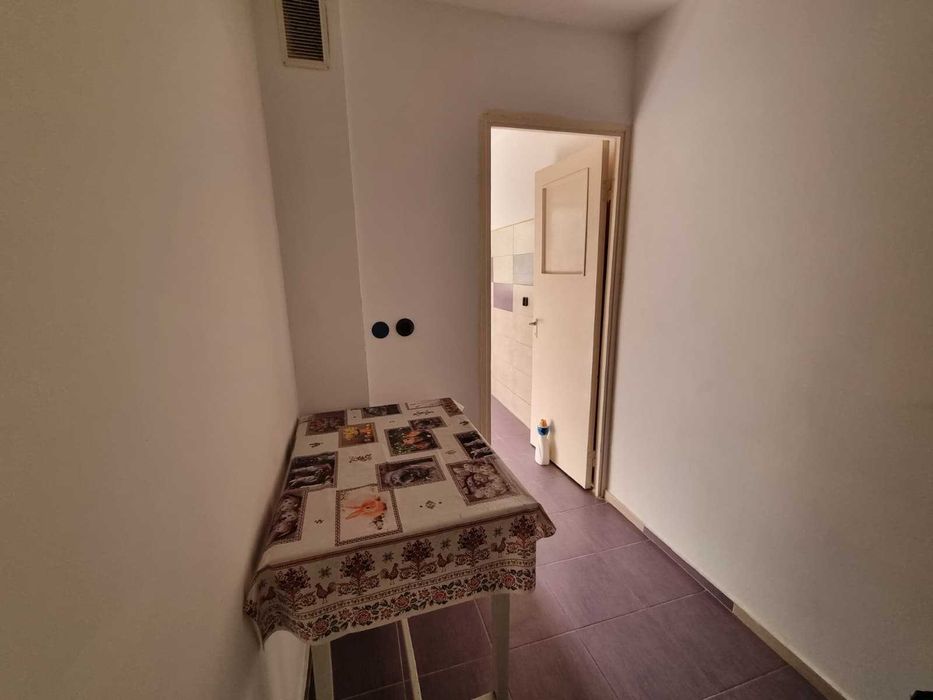 Apartament 2 camere nemobilat- de închiriat zona Malu Rosu