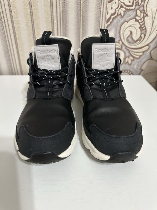 Кожаные кроссовки Reebok