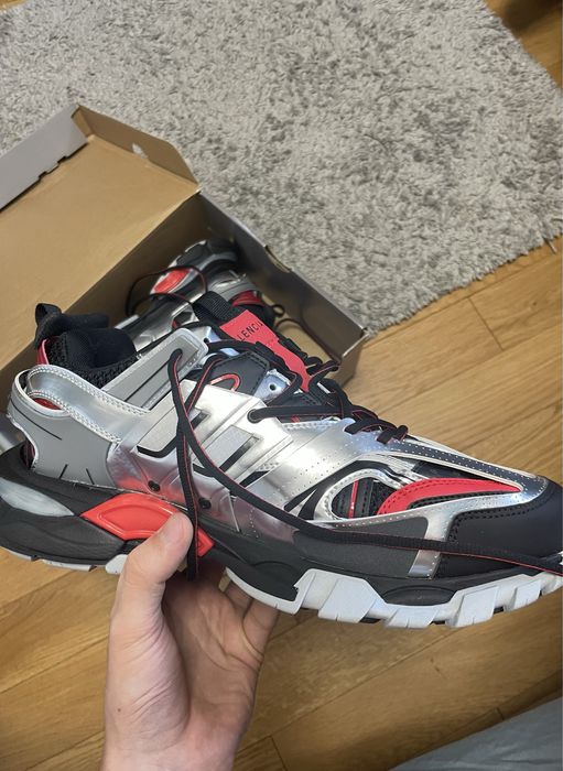 Balenciaga tracks 44
