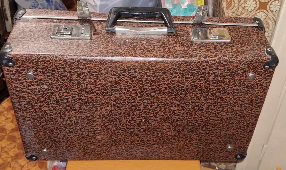Чемодан советского времени, винтажный.