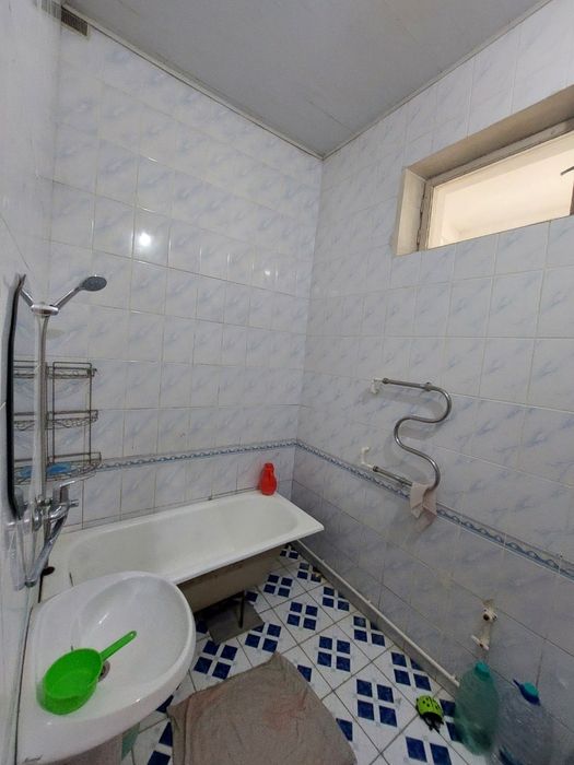 Qarshi Shahar markazidagi 3 xonali (+3 balkon) kvartira sotiladi