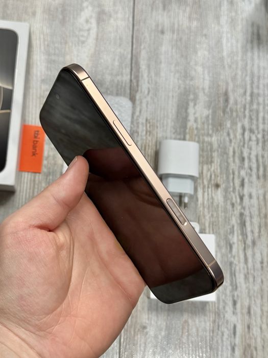 Iphone 16 Pro Max 256 GB - 95 % Батерия Desert Titanium Отличен