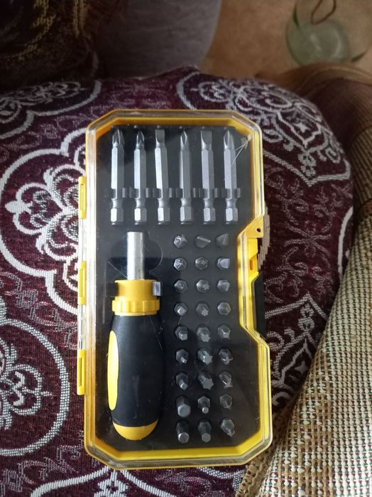 Продам отвёртка с насадками