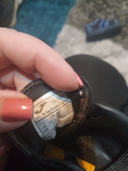 Crampoane baieti mărimea 28