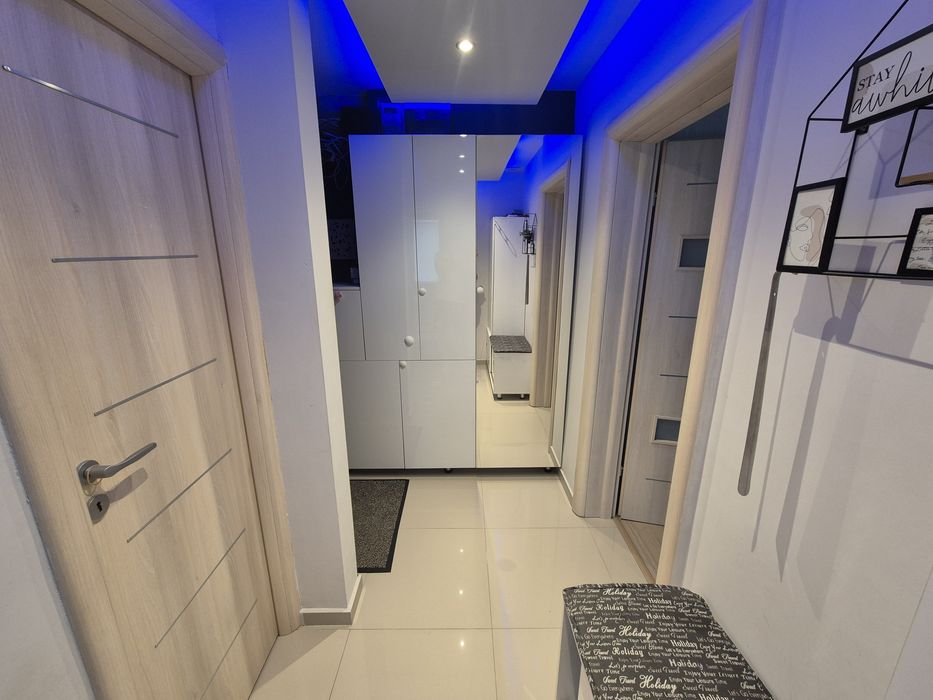 Garsoniera decomandata, renovata complet, mobilata și utilata. Șoseaua Berceni, aproape de metrou Apărătorii Patriei