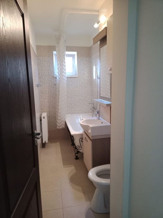 Închiriez apartament cu 2 camere
