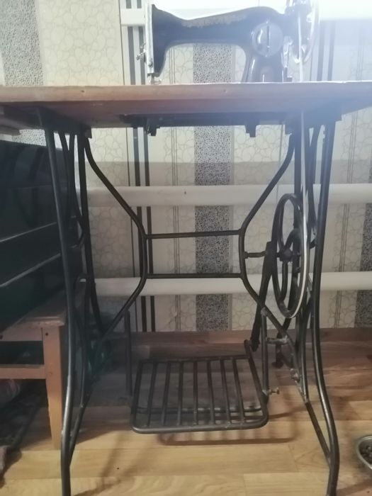 Продам швейную машинку