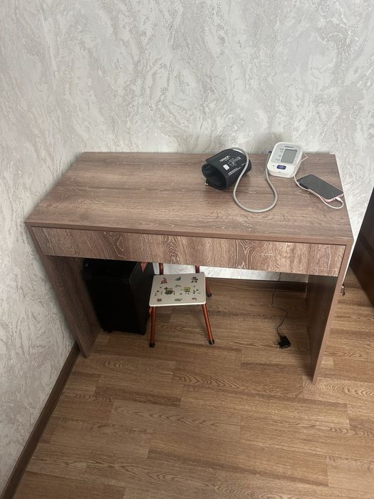 Стол 1000/500 в отличном состоянии