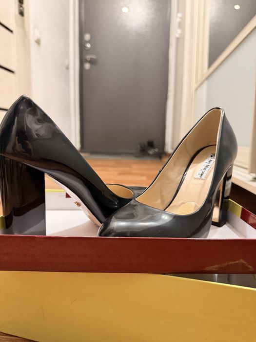 Продам лаковые туфли