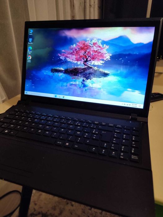 Laptop Clevo 15.6"