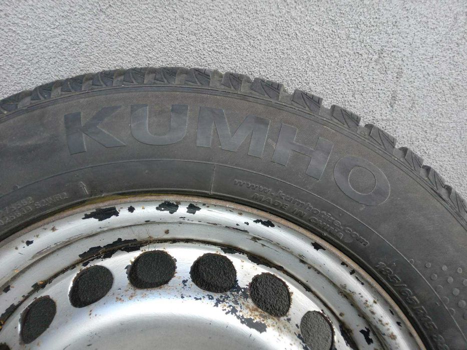 Зимни гуми KUMHO с железни джанти от BMW E36 (185/65/R15)