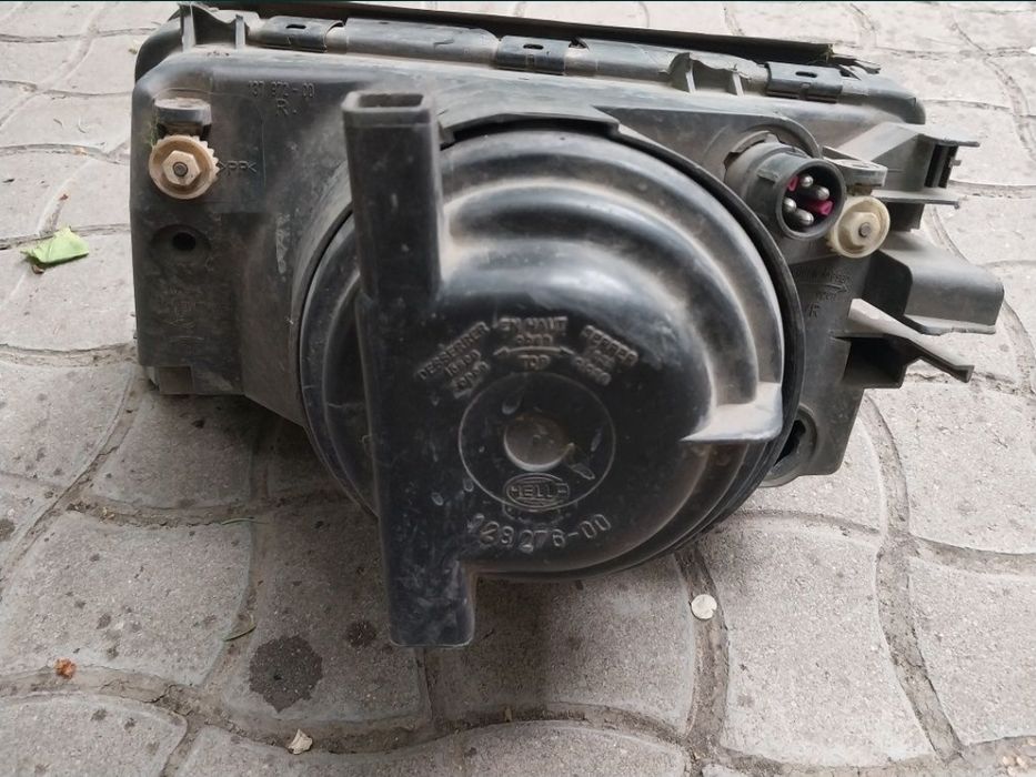 Audi 100 фара правая